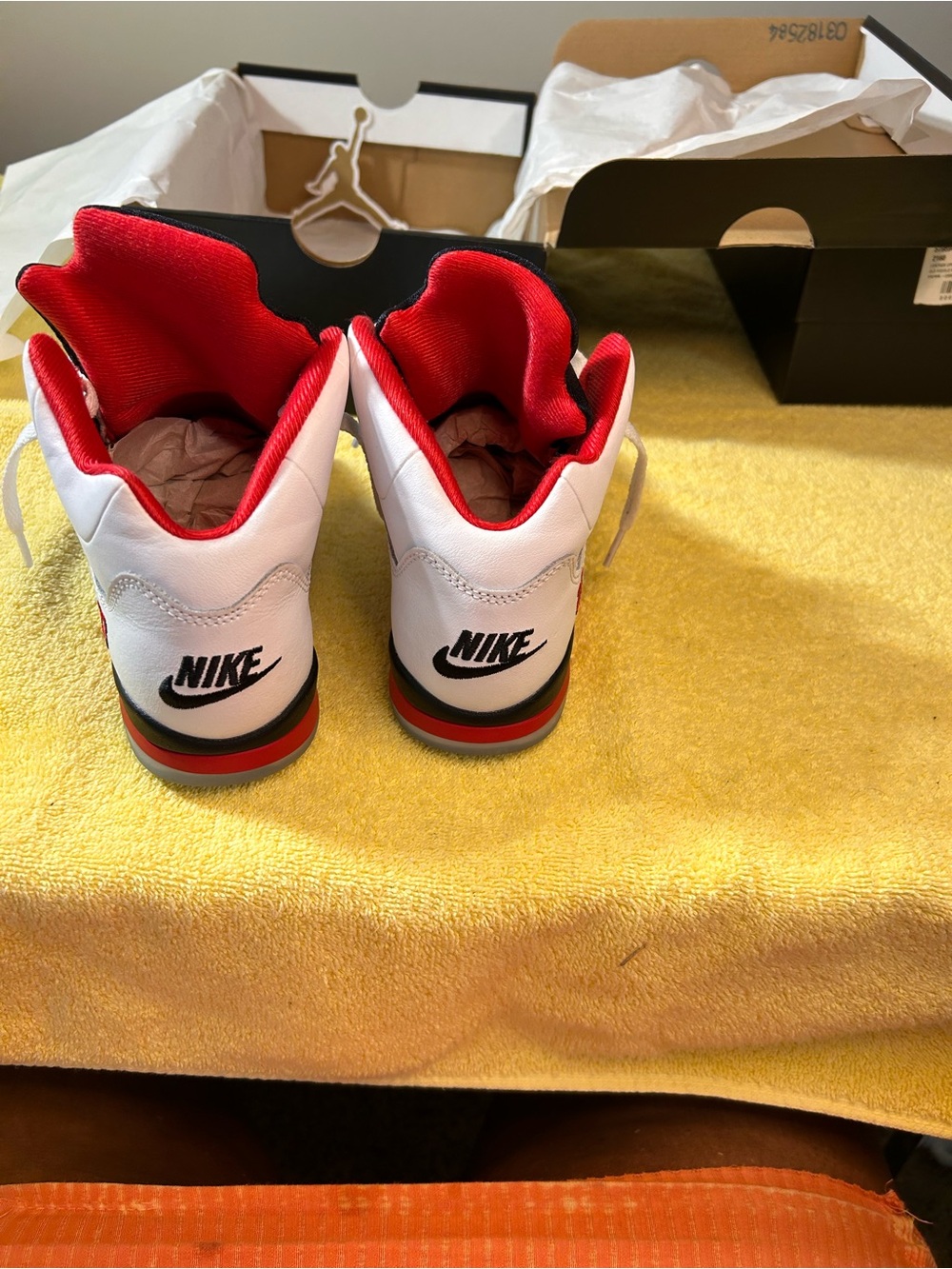 Nike Kids White Black Red Air Jordan Style Sneakers authentic  with receipt - Picture 4 of 10